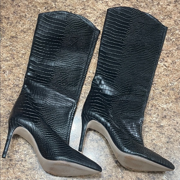 EUC SCHUTZ Maryana Black Crocodile Embossed Heeled Boots 8.5 - Picture 10 of 12